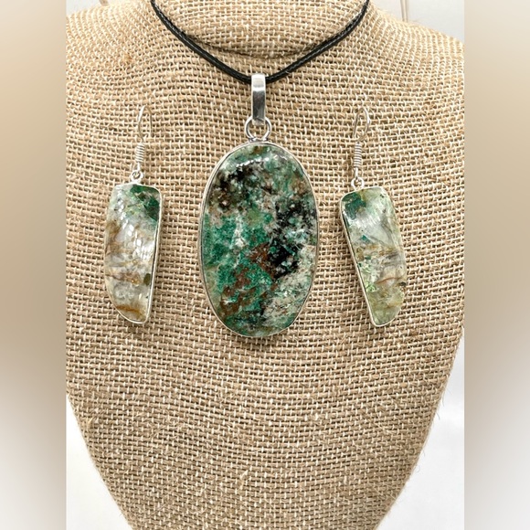 African Turquoise Pendant & Earrings Set - Picture 5 of 6